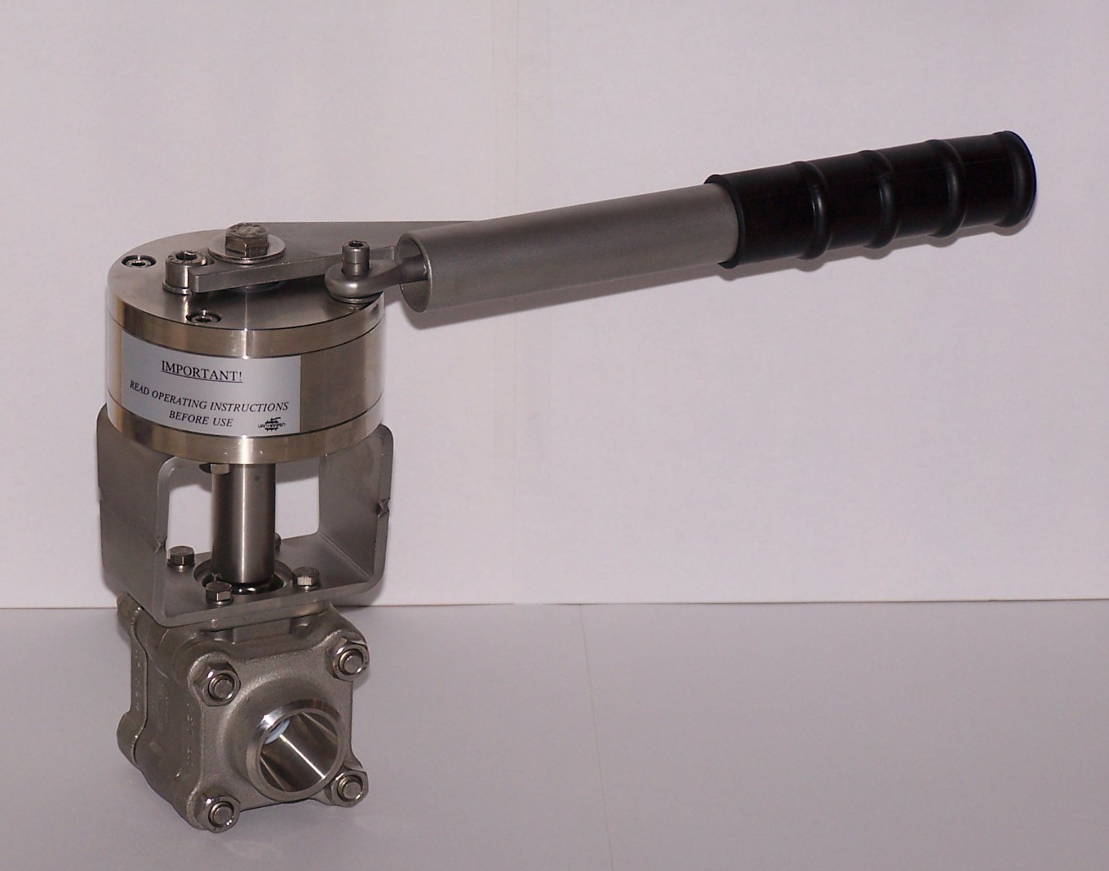 Spring return handle